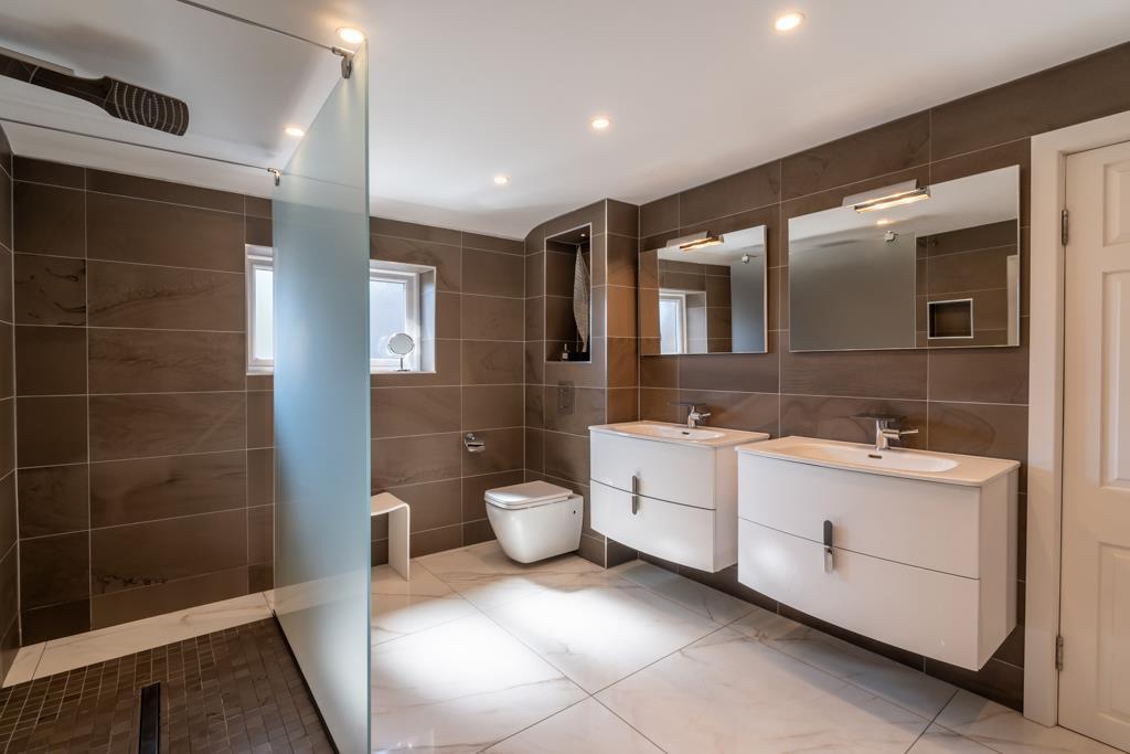Master En-Suite