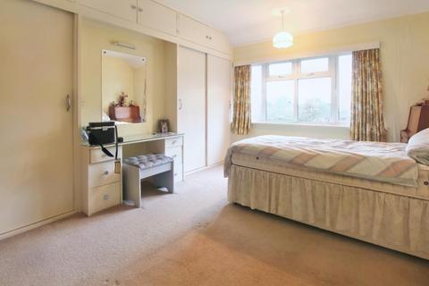 10 Highwoods, Leatherhead, KT22 8RR