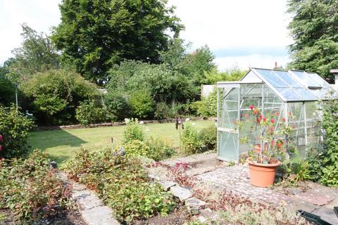 10 Highwoods, Leatherhead, KT22 8RR