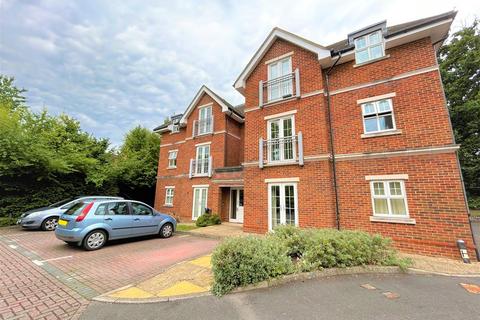 2 bedroom apartment to rent, Fleet Road, Hampshire GU51