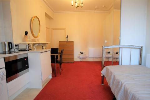 Studio to rent, Canfield Gardens, South Hampstead NW6