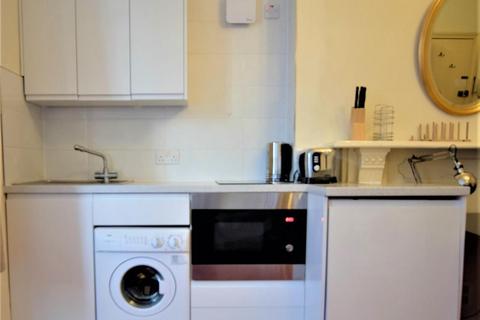 Studio to rent, Canfield Gardens, South Hampstead NW6