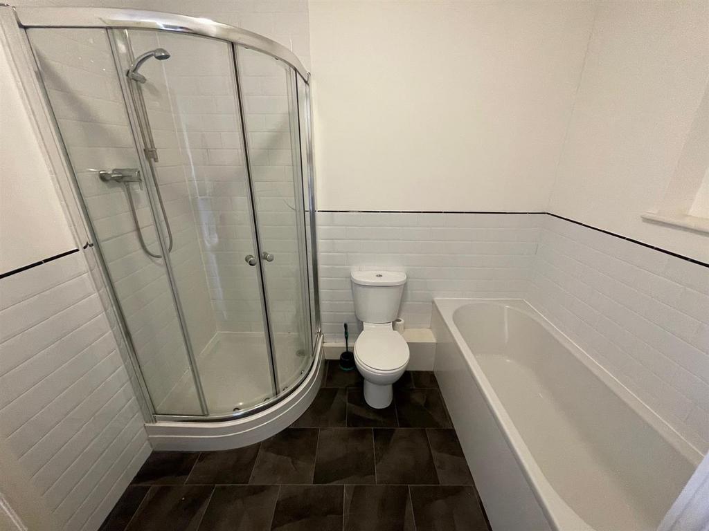 .Bathroom..jpg