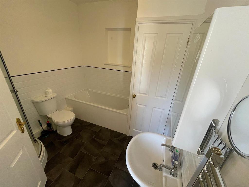 Bathroom..jpg