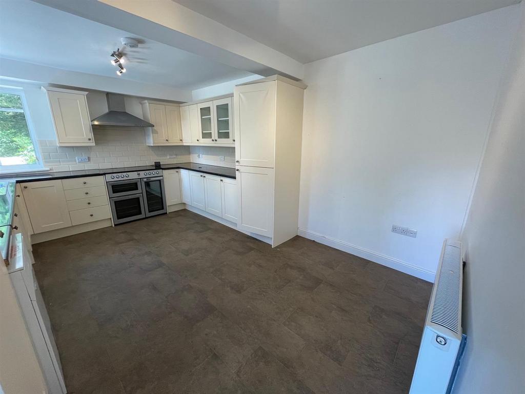Kitchen...jpg