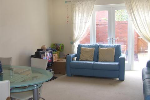 2 bedroom townhouse to rent, Coventry Road, Warwick