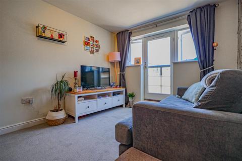 1 bedroom apartment for sale, Ovaltine Drive, Kings Langley, WD4