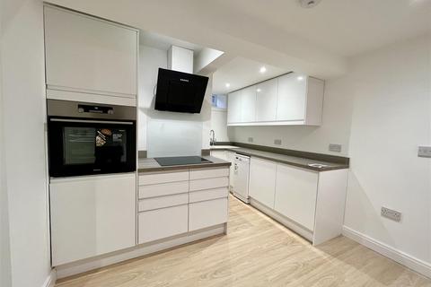 2 bedroom apartment to rent, Burton Road, Manchester M20