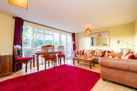 3 bedroom apartment for sale, Cedar Gardens, Sutton