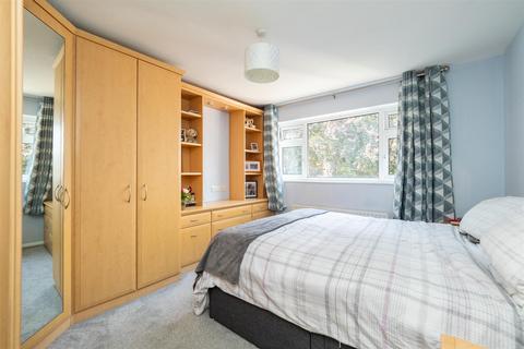 2 bedroom flat for sale, Cedar Gardens, Sutton