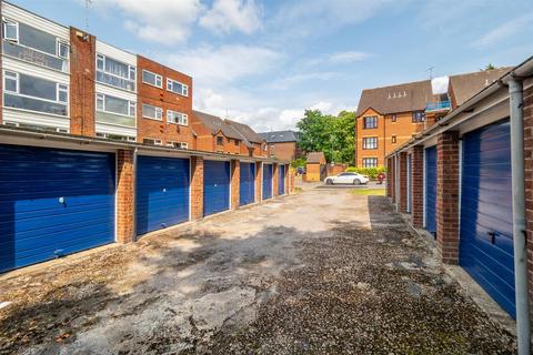 Flat 8, 1 Cedar Gardens, Sutton, SM2 5EQ
