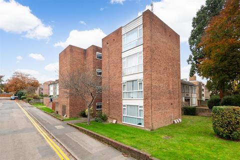 Flat 8, 1 Cedar Gardens, Sutton, SM2 5EQ