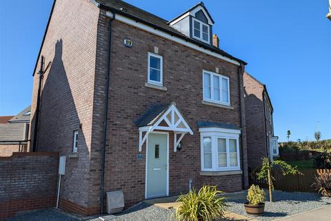 4 bedroom detached house for sale, Malling Avenue, Eastfield, Scarborough