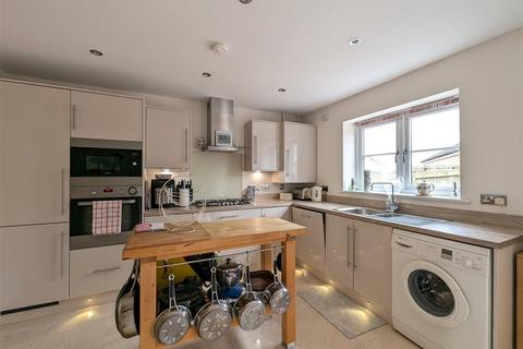 4 bedroom detached house for sale, Malling Avenue, Eastfield, Scarborough