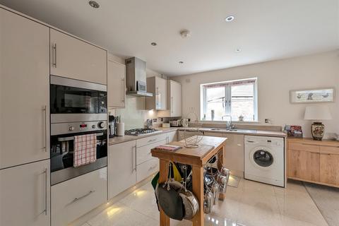 33 Malling Avenue, Eastfield, Scarborough, YO11 3FA