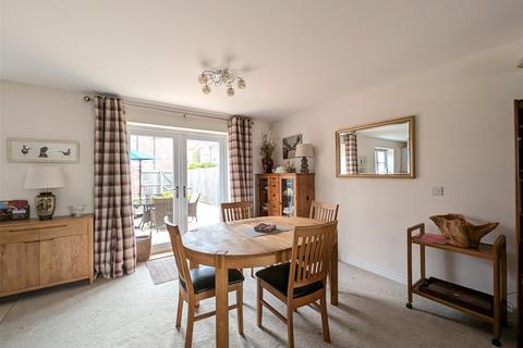 33 Malling Avenue, Eastfield, Scarborough, YO11 3FA