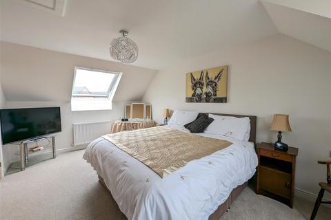 33 Malling Avenue, Eastfield, Scarborough, YO11 3FA