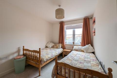 33 Malling Avenue, Eastfield, Scarborough, YO11 3FA