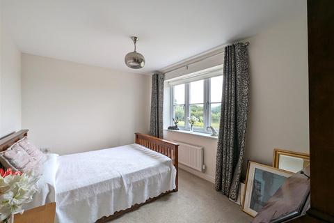 33 Malling Avenue, Eastfield, Scarborough, YO11 3FA
