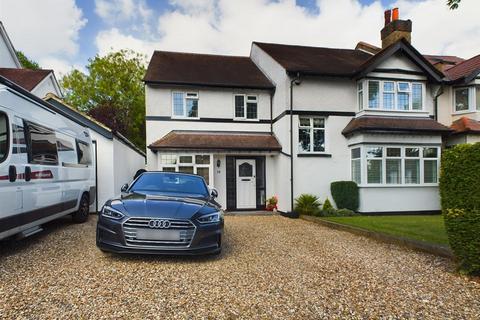 10 The Chase, Coulsdon, CR5 2EG