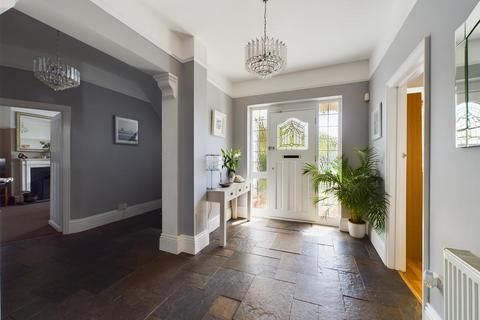 10 The Chase, Coulsdon, CR5 2EG
