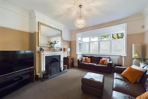 10 The Chase, Coulsdon, CR5 2EG