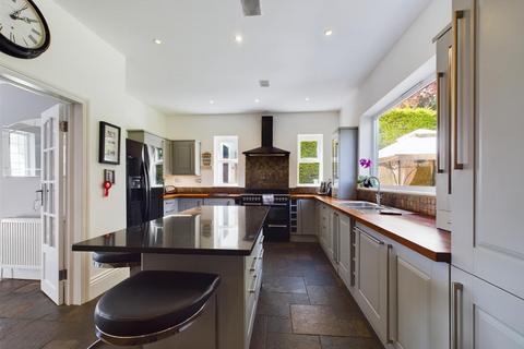 10 The Chase, Coulsdon, CR5 2EG
