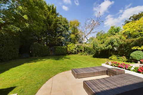 10 The Chase, Coulsdon, CR5 2EG