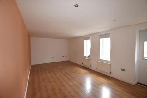 2 bedroom flat to rent, Hevingham Drive, Chadwell Heath, RM6