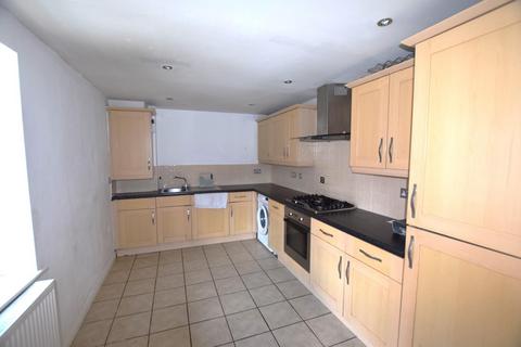 2 bedroom flat to rent, Hevingham Drive, Chadwell Heath, RM6