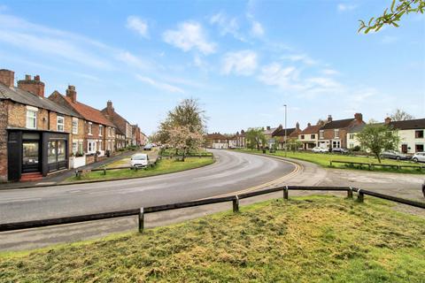 3 bedroom terraced house for sale, St. James Green, Thirsk YO7