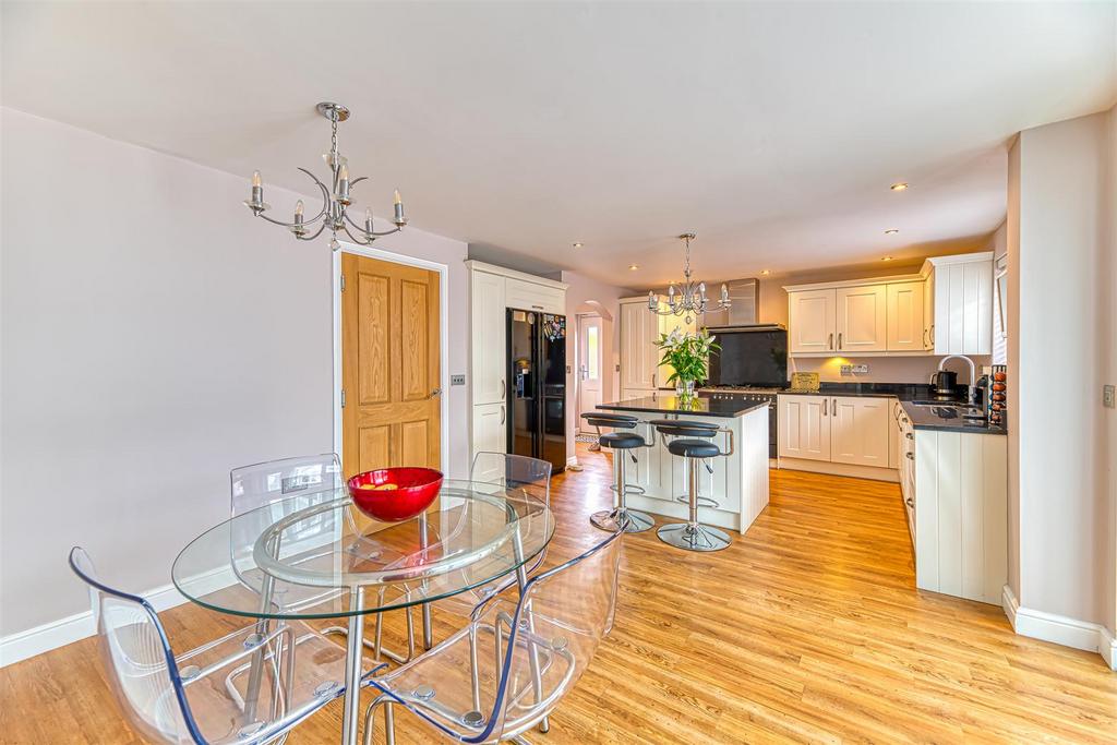 Kitchen/Breakfast Room