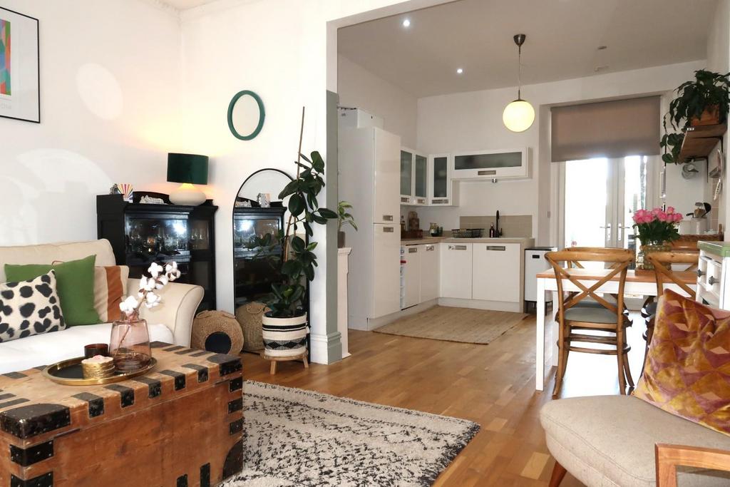 Lounge Kitchen