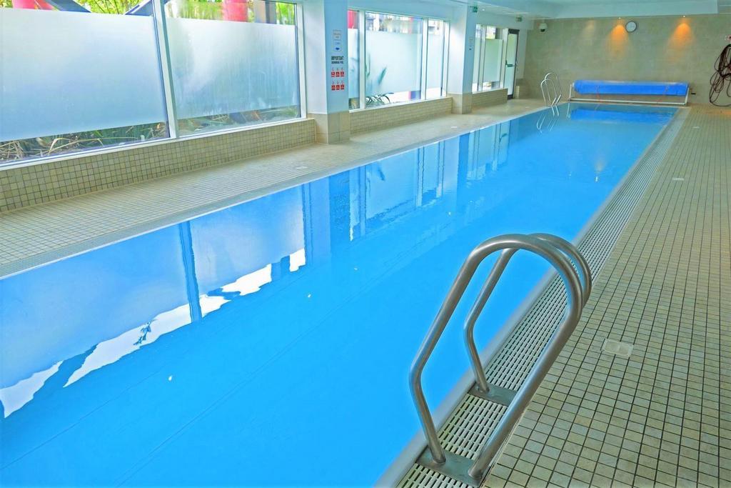Pool.jpg