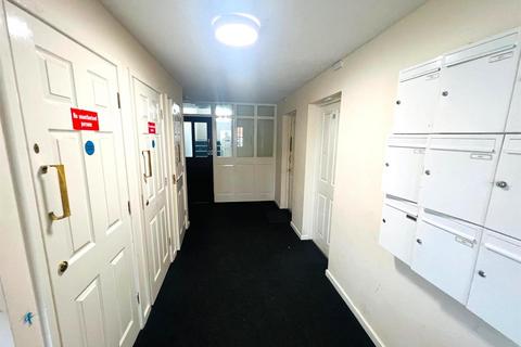 2 bedroom apartment to rent, Lloyd Road, Manchester