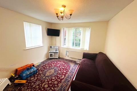 2 bedroom apartment to rent, Lloyd Road, Manchester