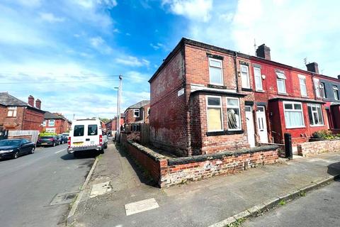 3 bedroom end of terrace house to rent, Lonsdale Road, Manchester