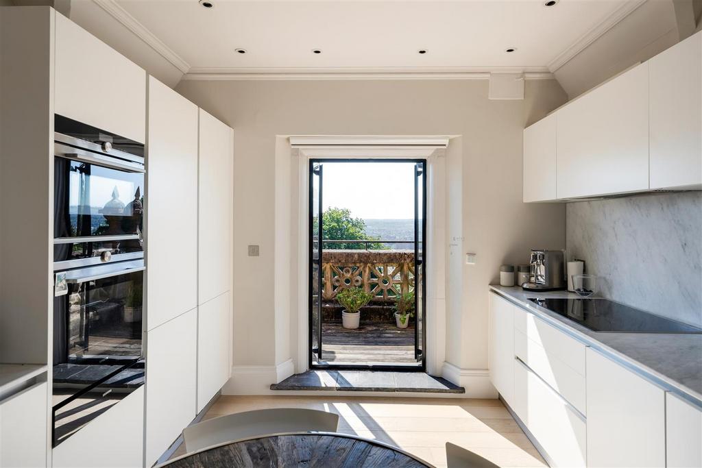 Burwalls, Bridge Road Kitchen 4.jpg