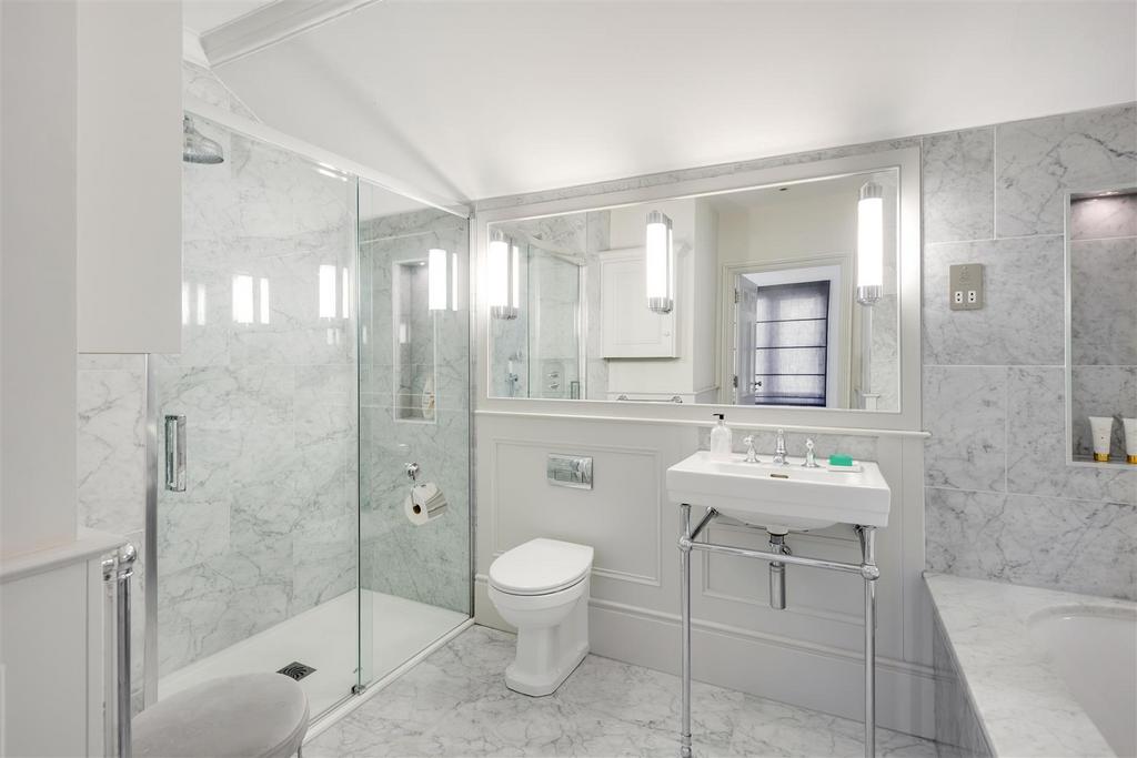 Burwalls, Bridge Road Shower Room.jpg