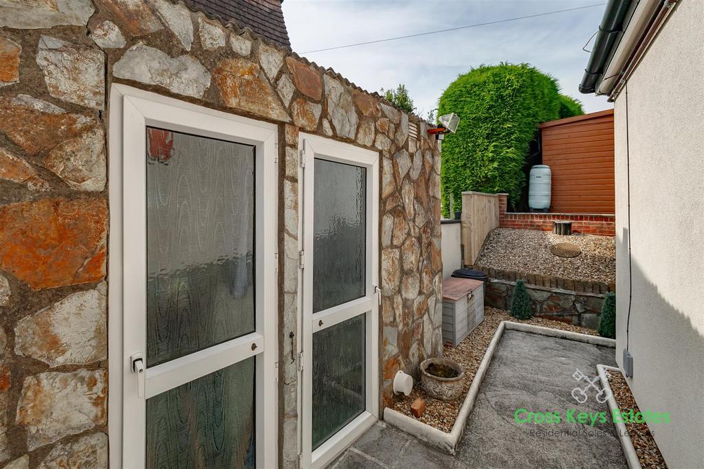 Front &amp; Rear Gardens