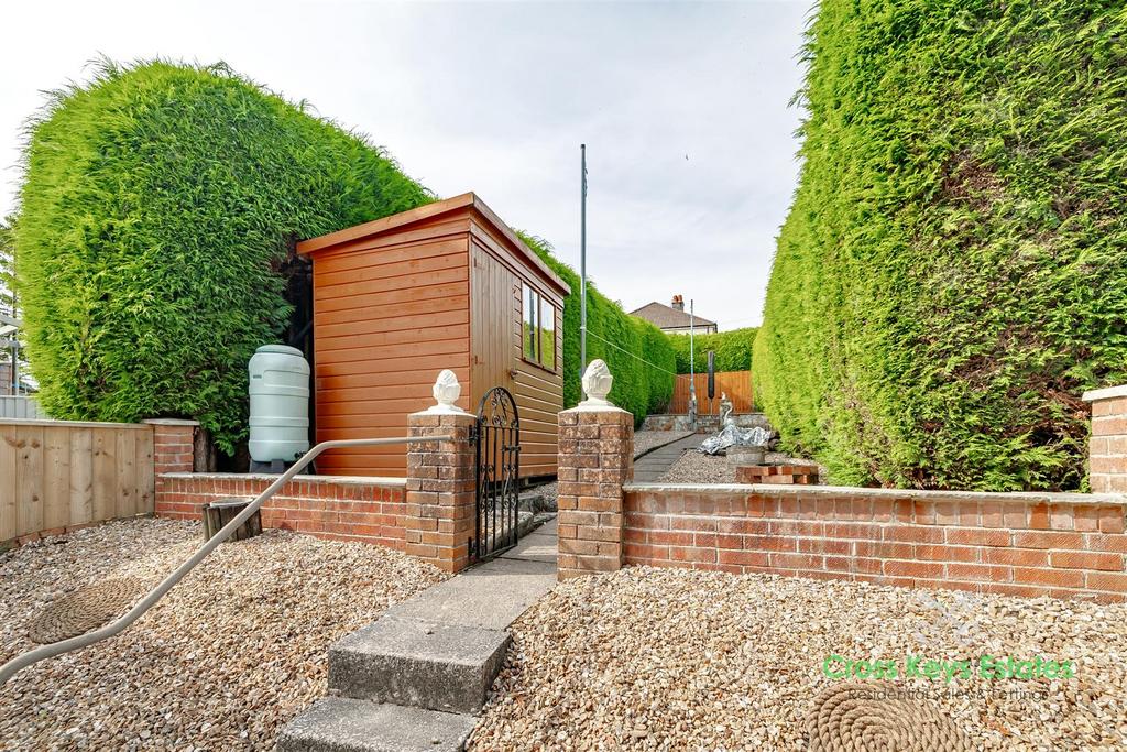 Front &amp; Rear Gardens