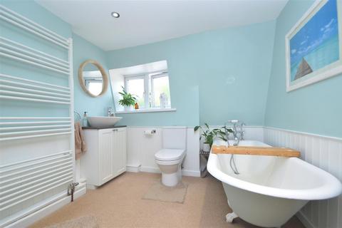 5 bedroom semi-detached house for sale, Carisbrooke High Street, Newport