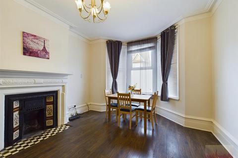 2 bedroom flat to rent, Welldon Crescent, Harrow