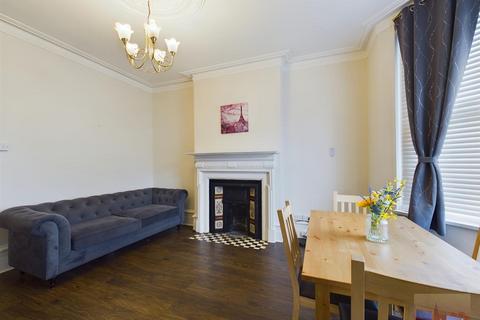 2 bedroom flat to rent, Welldon Crescent, Harrow