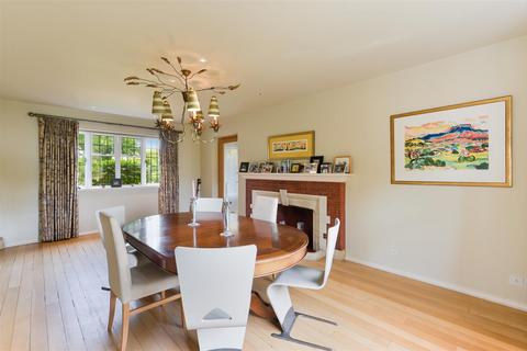 7 Ruden Way, Epsom, KT17 3LL