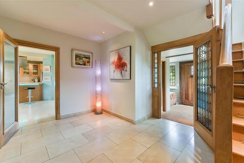 7 Ruden Way, Epsom, KT17 3LL