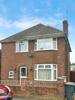 3 bedroom semi-detached house to rent, Woodstock Avenue, Slough