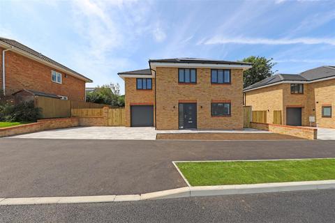 4 bedroom detached house for sale, Downs Walk, Peacehaven