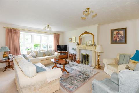 39 Grasmere, Trowbridge, BA14 7LL