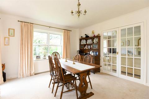 39 Grasmere, Trowbridge, BA14 7LL